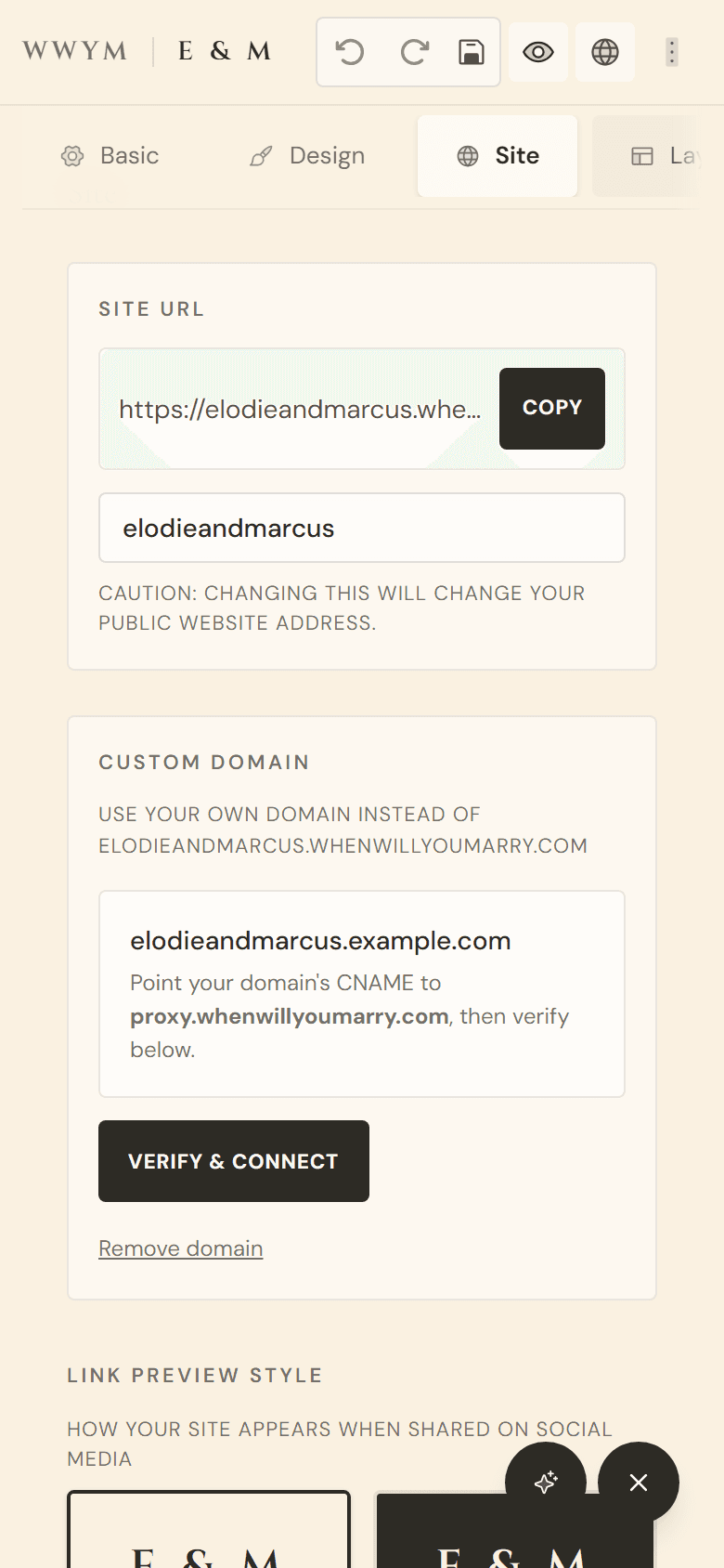 The site settings panel: the free wedding-site address with a copy button, a custom domain awaiting DNS with the CNAME record to add and a verify button, link preview styles, and a printable QR code.